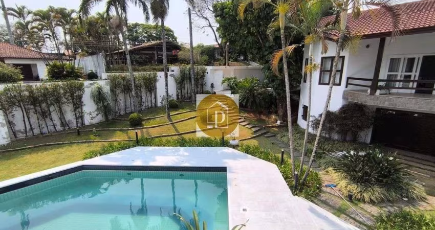 CASA ALTO PADRÃO EM CONDMÍNIO FECHADO COM QUADRA PRIVATIVA E DUAS PISCINAS !!