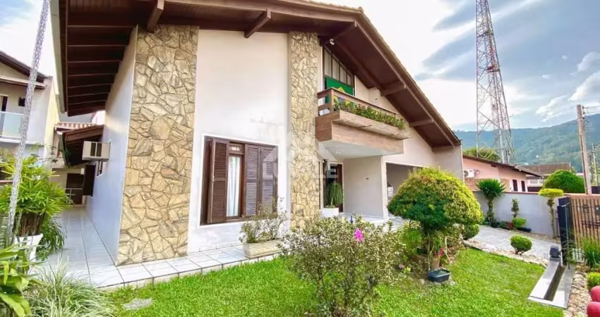 Casa Semimobiliada | Vila Lalau | 4 quartos (2 suítes) | 187m²
