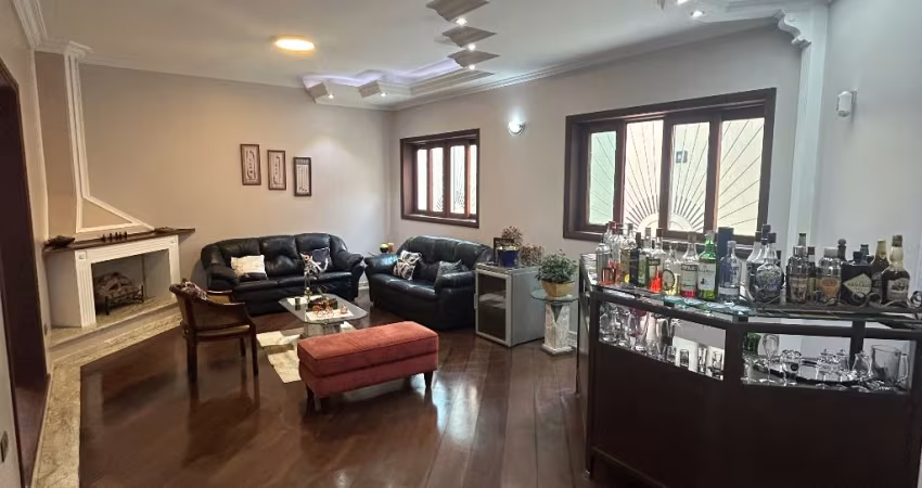 Bela casa no parque dos passaros com 561 metros