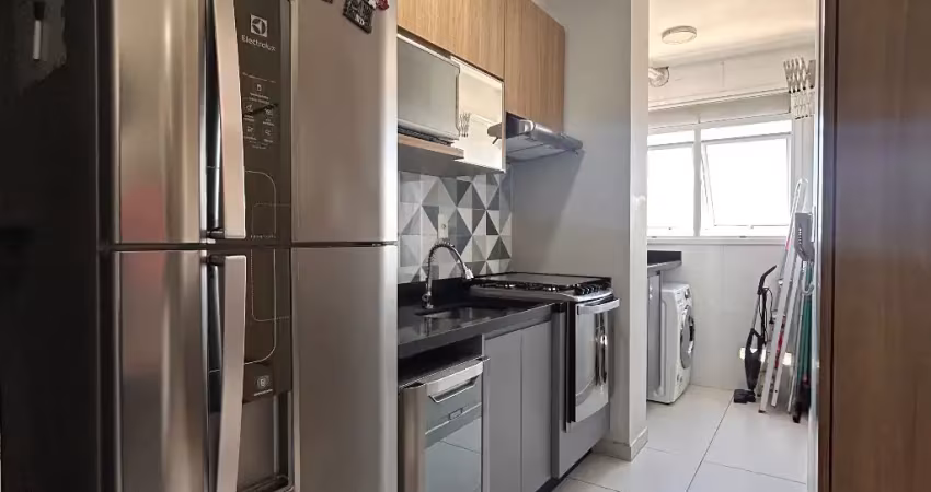 Apartamento 56 metros com 2 dormitorios sendo 1 suite semi mobiliado