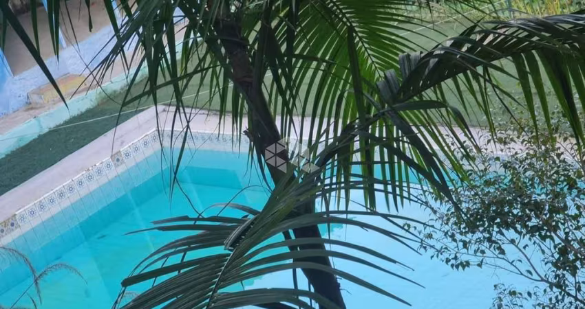 Chácara com 1.600m², Piscina, 2 Casas e Ótima Localização!