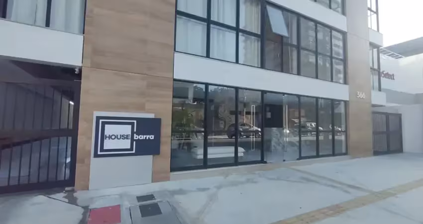 Apartamento, house barra. invista ou more em um cartão postal.no calçadão da barra, entre o farol e o cristo no circuito do carnaval em frente ao mar.