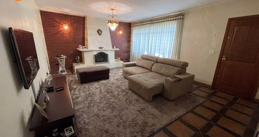 Casa Térrea Estilo Interior  3 Dormitórios, 4 Banheiros, Ampla Área Verde.