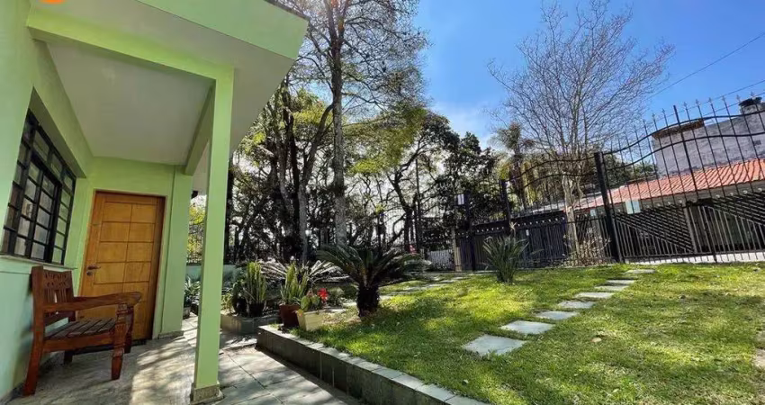 Casa térrea estilo interior  3 dormitórios, 4 banheiros, ampla área verde.