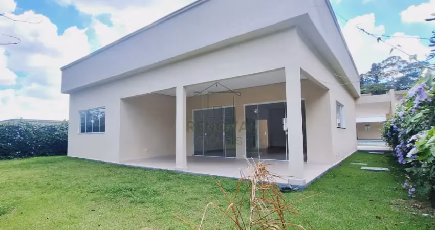 A casa térrea  para aluguel  com 3 suíte no Condomínio Fazendinha / Carapicuíba