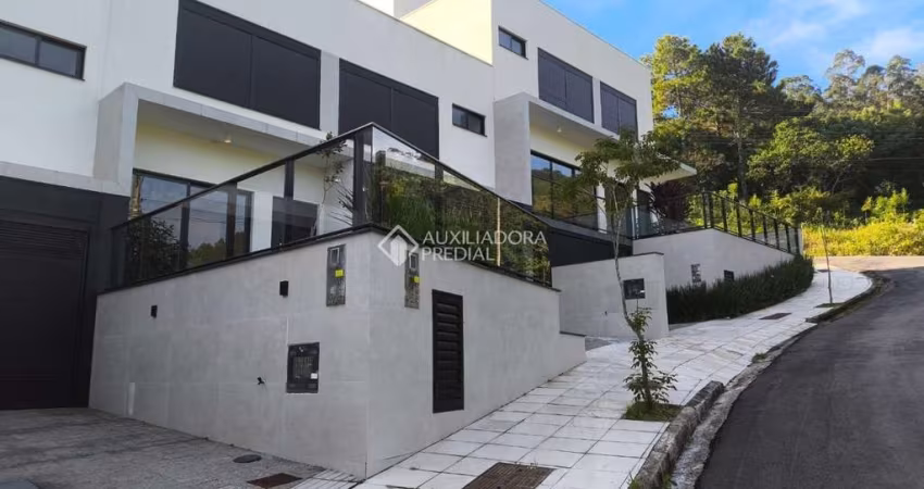 Casa com 3 quartos para alugar na Rua Comandante Oscar Amarante Romaguera, 171, João Paulo, Florianópolis