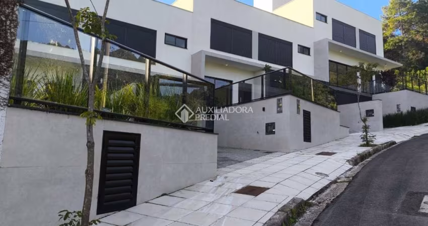 Casa com 3 quartos para alugar na Rua Comandante Oscar Amarante Romaguera, 171, João Paulo, Florianópolis