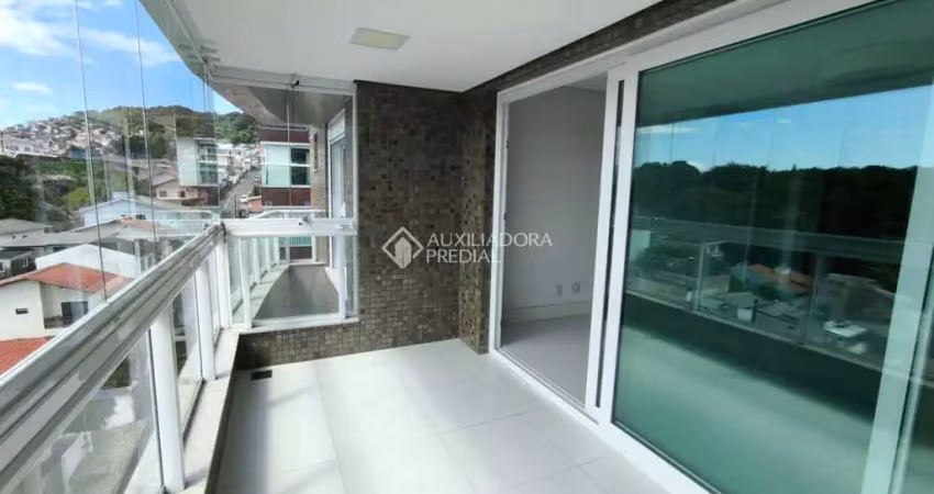 Apartamento com 3 quartos para alugar na Rua Embaixador Edmundo da Luz Pinto, 090, Agronômica, Florianópolis