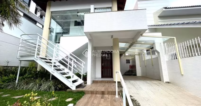 Casa com 3 quartos para alugar na Rua Ângelo La Porta, 130, Centro, Florianópolis
