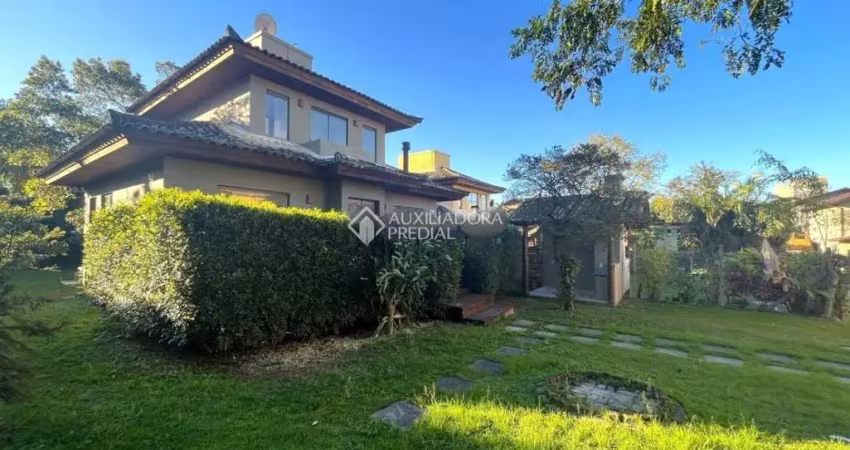 Casa com 2 quartos para alugar na Servidão Guanimbé, 163, Rio Tavares, Florianópolis