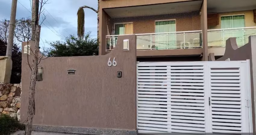 Casa duplex com 3 quartos e área gourmet - itaipu - niterói/rj