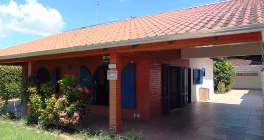 Casa para Venda no bairro CENTRO em GUARATUBA, 3 quartos sendo 1 suíte, 3 vagas, Semi-Mobiliado, 299 m² de área total, 299 m² privativos,