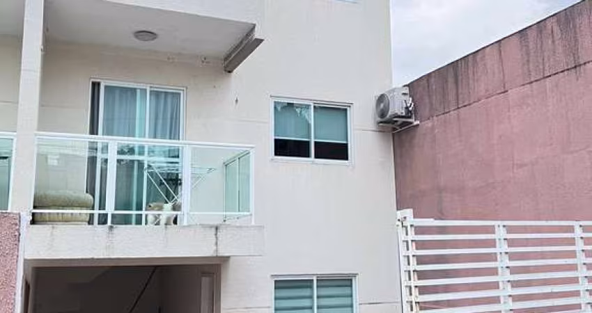 Sobrado para Venda no bairro Centro em Araucária, 3 quartos sendo 1 suíte, 2 vagas, 140 m² de área total, 140 m² privativos,