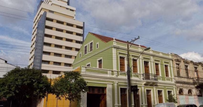 Apartamento para Venda no bairro Centro em Curitiba, 2 quartos sendo 2 suítes, 2 vagas, 226 m² de área total, 124 m² privativos,