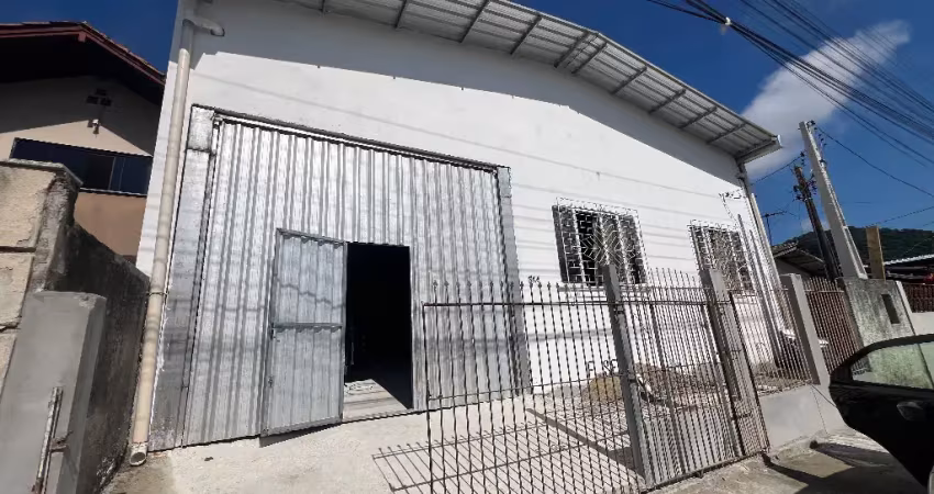 Galpão a venda no bairro monte alegre - camboriú  fácil acesso à br 101