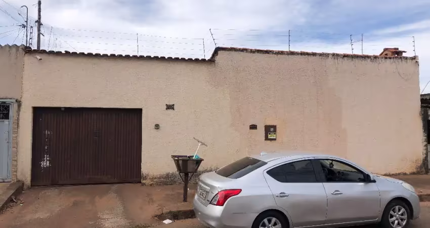 Excelente Casa no Setor Sul do Gama com Piscina Aquecida e Lote Amplo