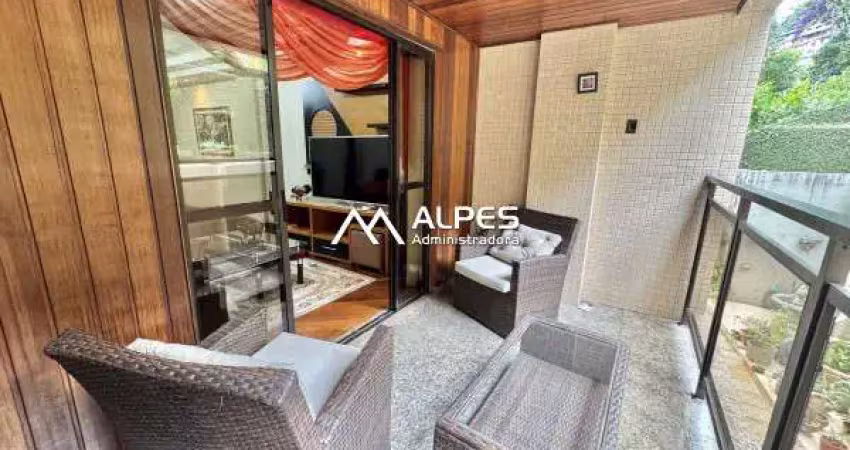 Excelente apartamento totalmente mobiliado no melhor bairro de teresópolis, próximo a todo comércio local