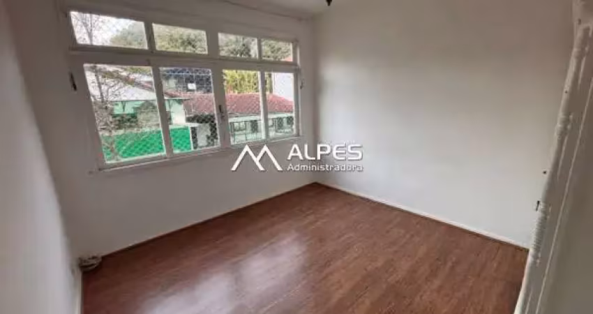 Apartamento de 3 quartos, em excelente localização, próximo ao comércio com garagem.