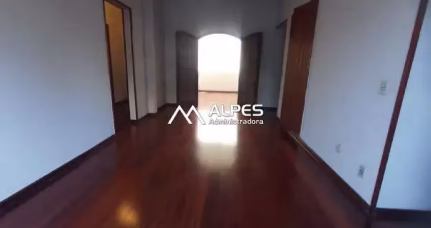 Apartamento de 3 quartos, em excelente localização, próximo a mercados e com garagem.