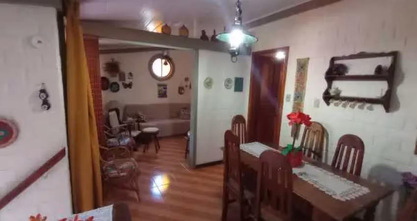 Casa de 2 quartos, mobiliada, ampla varanda, lugar tranquilo, condomínio com lazer e estacionamento.