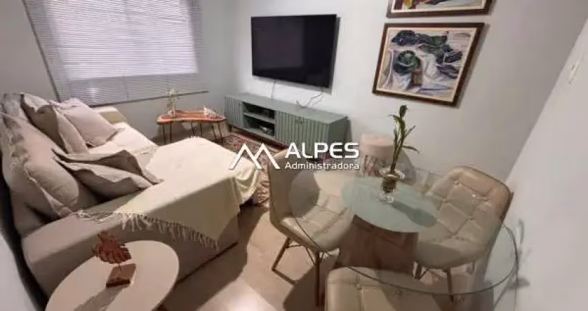Excelente apartamento, todo mobiliado e decorado, bem localizado, próximo a faculdade.