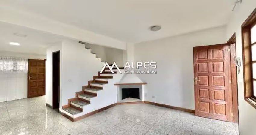 Linda casa em condomínio com vista para cbf e lago comary