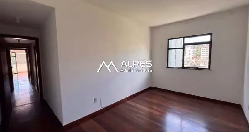 Apartamento de 2 quartos, em bairro nobre, junto a todo o comércio e bancos, prédio com elevador e garagem.