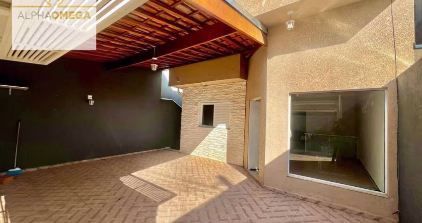 Encantadora Casa no Portal dos Ipês II seu novo lar espera por você!