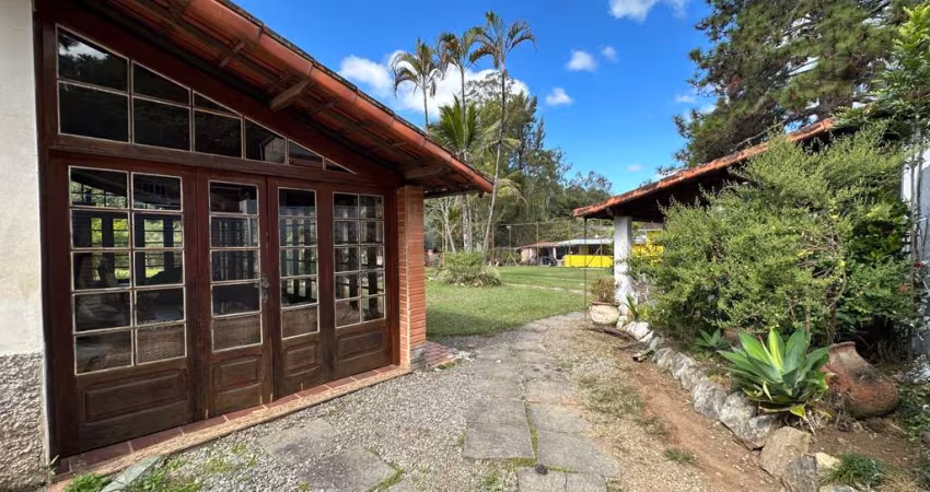 Refúgio de tranquilidade a poucos minutos do Centro de Juiz de Fora! Granja à venda no no bair