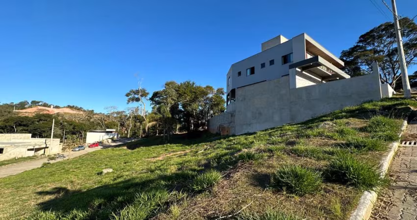 Liberdade para construir o que quiser, onde você sempre sonhou! Lote à venda.