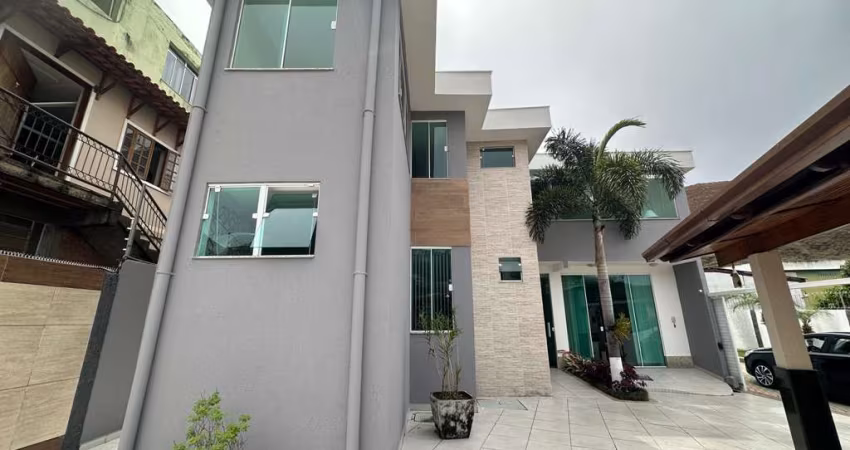 Um verdadeiro refúgio de conforto e tranquilidade no bairro Santos Dumont! Casa Duplex à venda.