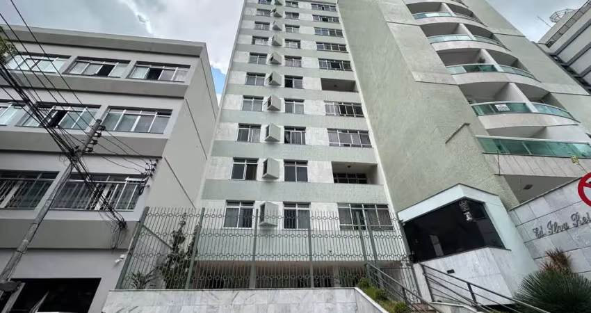 Um lar clássico, espaçoso e pensado pra quem busca o melhor, no Centro. de Juiz de Fora