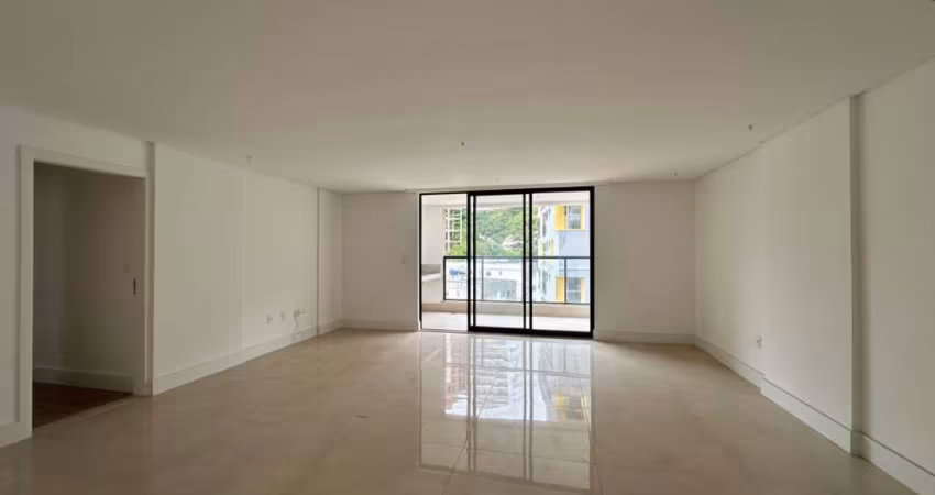 Viver no Granbery é ter o melhor dos dois mundos, e esse apartamento é o auge do luxo.