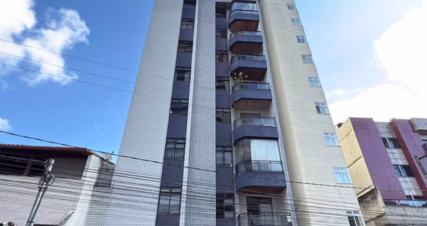 Viva no topo, com privacidade e conforto em um dos bairros mais desejados de Juiz de Fora!  Cobertura  no bairro Alto dos Passos à venda.