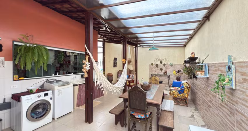 Casa Linear à Venda no Bairro Nossa Senhora de Fátima - 190m² de Conforto e Espaço!
