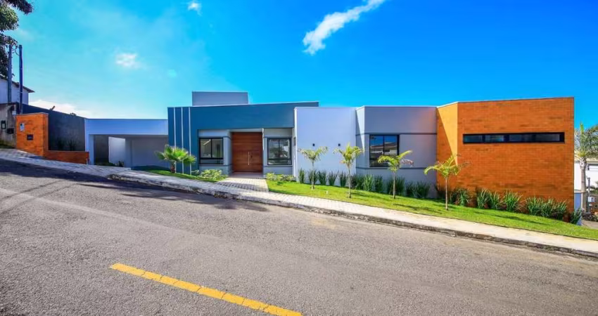 Você já sonhou em morar numa casa onde liberdade e segurança dançam juntas, num bairro que eleva seu estilo de vida? Casa à venda no Spina Ville.