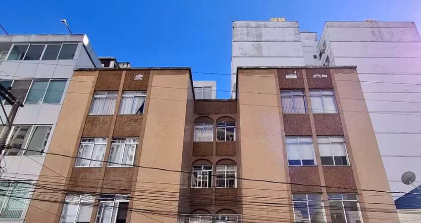 Morar no coração da cidade com praticidade e comodidade! Apartamento à venda no Centro.