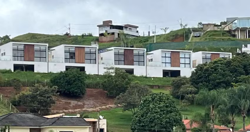 Casa à venda com 3 quartos e 4 vagas de garagem. espaço, lazer e segurança no condomínio morada da garça !
