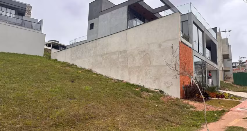 Terreno leve declive à venda no condomínio estrela alta.  a base perfeita para o seu novo lar!