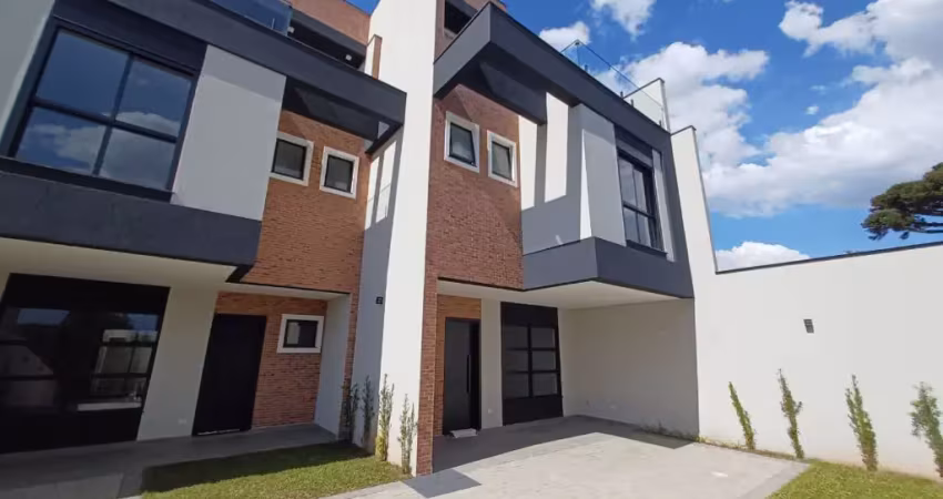 Triplex novo em condomínio em Santa Felicidade