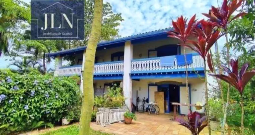 Casa estilo colonial na enseada – 5 dormitórios sendo 3 suítes