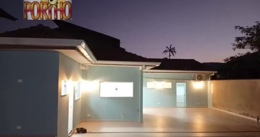 Casa térrea  reformada na praia do guaiúba sendo 2 suítes - guarujá