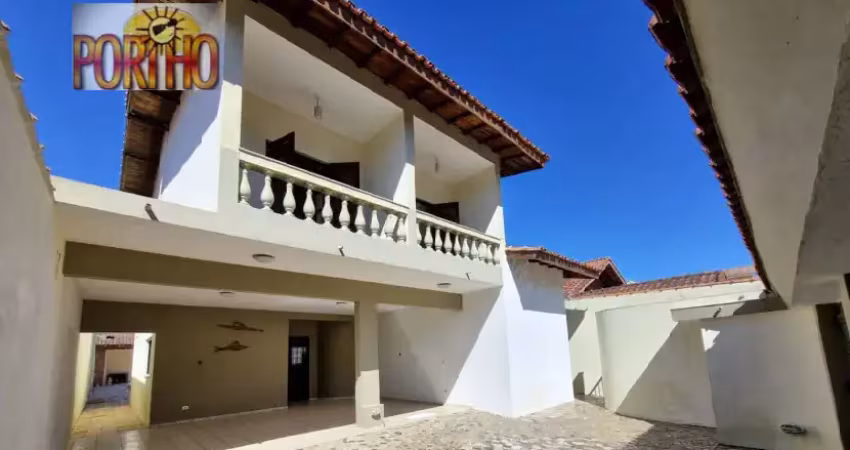 Casa sobrado na praia do guaiúba -  4 dormitórios sendo 1 suíte