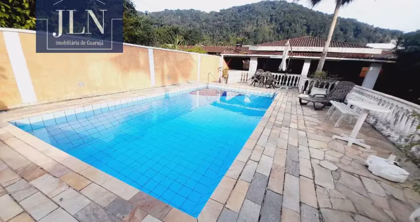 Casa com piscina na praia do guaiuba - 4 dormitórios sendo 3 suítes