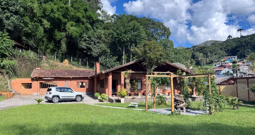 Propriedade espetacular com 5 suite no centro de Santo antonio.