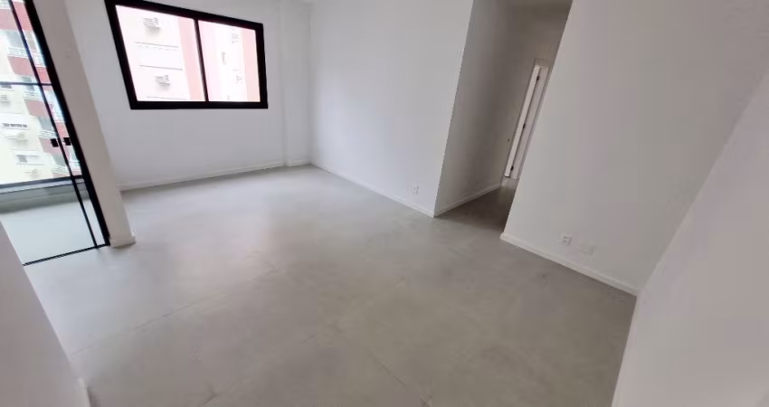 Apartamento de 2 quartos, sendo 1 suíte; 1 vaga de garagem e 1 hobby box no Estreito!