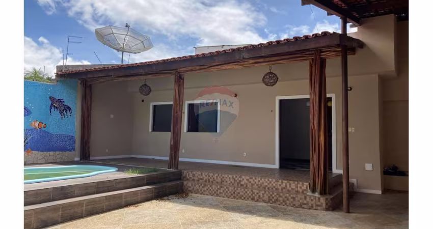 Casa a venda 4/4, sendo uma suite em Nova Dias d'Ávila, 350m²