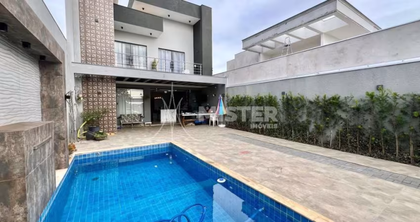 Sobrado com Piscina no Jardim Oriental em Maringá.