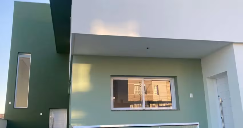 Sobrado com 3 quartos, 1 suíte e pátio no bairro são luiz em caxias do sul