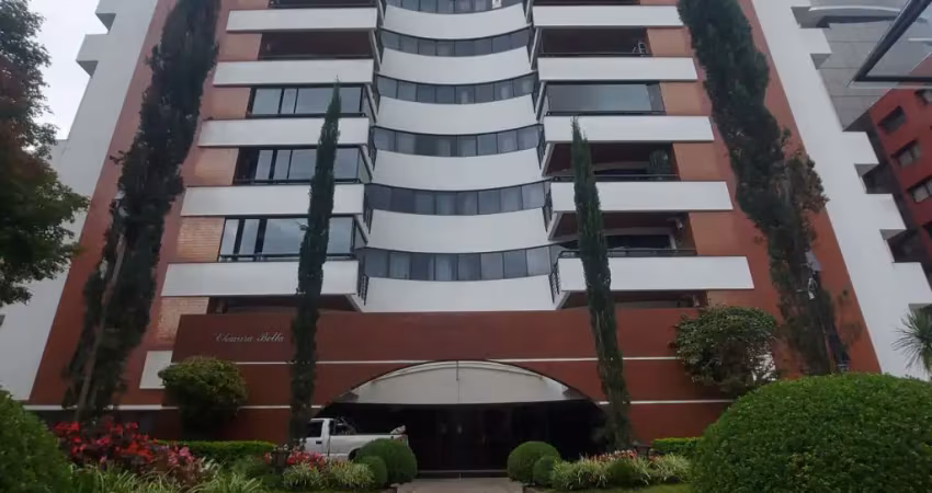 Apartamento de alto padrão, com 3 suítes e 4 vagas de garagem.